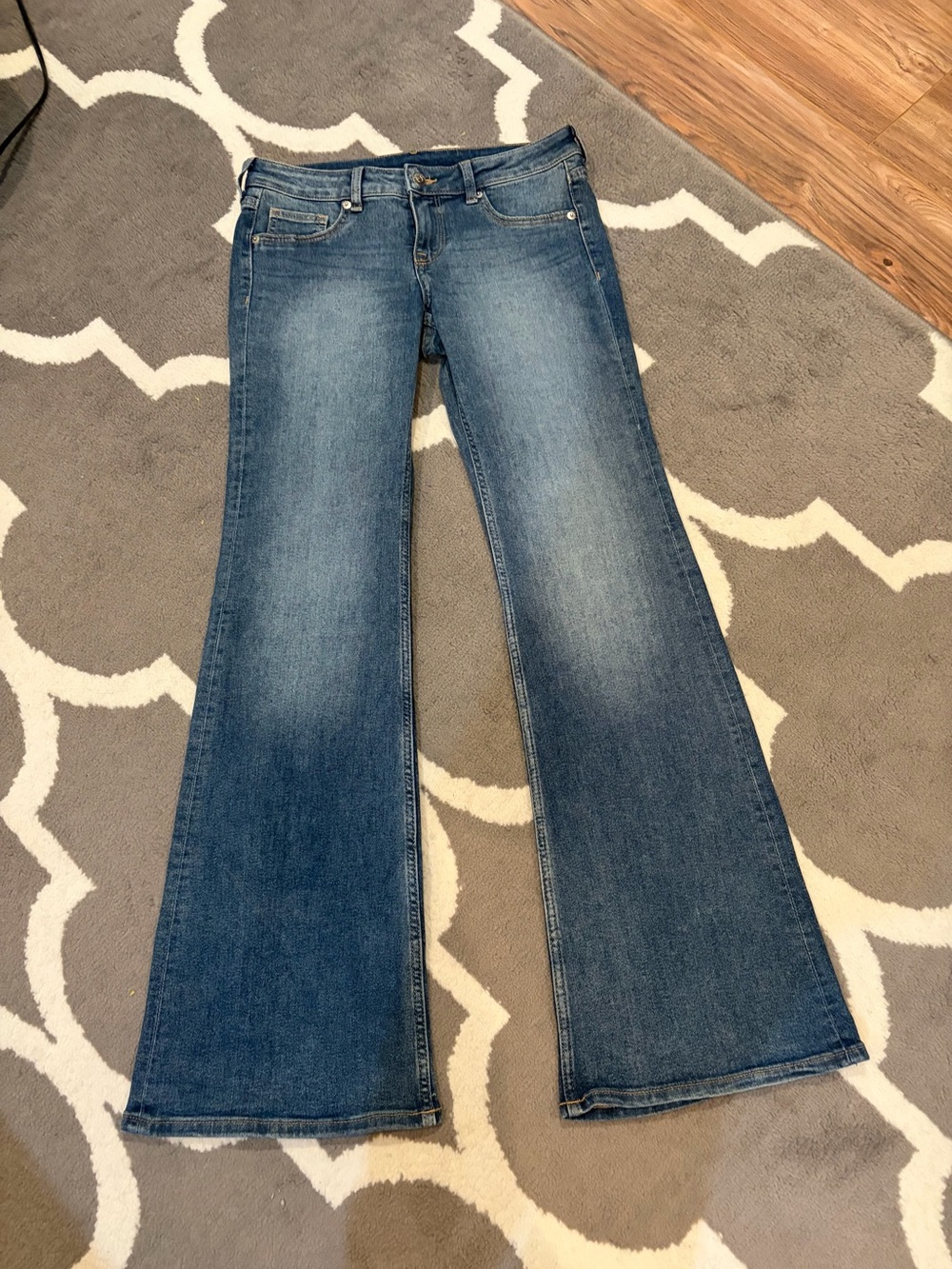 H & M Women's Wide-Leg Flared Jeans - Blue Denim Size 6